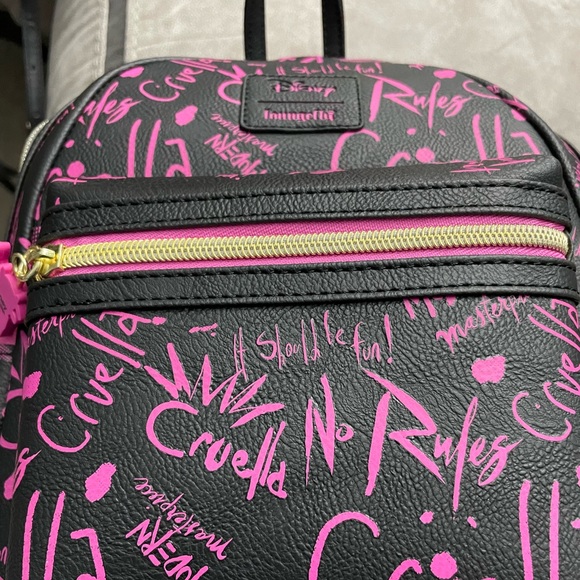 NWT Loungefly Villains cruella graffiti mini backpack - Picture 4 of 16